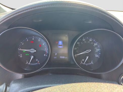 Used 2019 Toyota C-HR XLE image 11