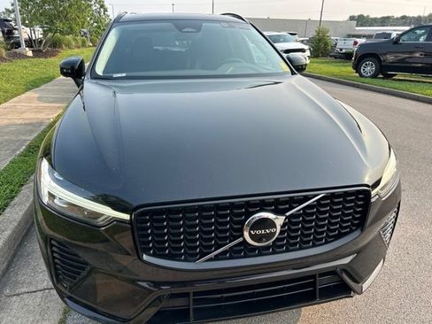 Used 2023 Volvo XC60 B5 Plus AWD/4WD image 2