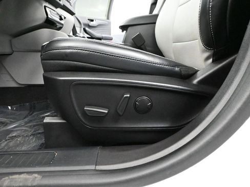 Used 2024 Ford Escape Platinum image 21