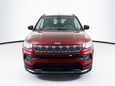 Used 2022 Jeep Compass Latitude image 2