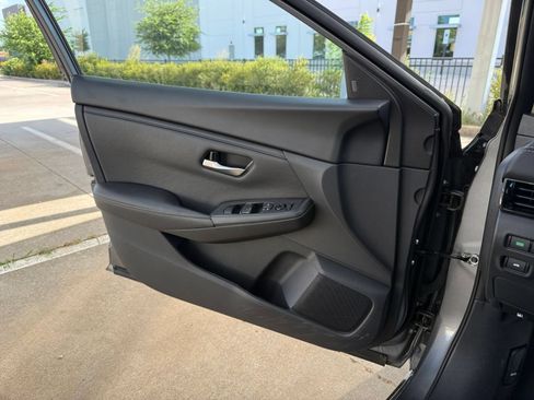 Used 2025 Nissan Sentra SV FWD image 18