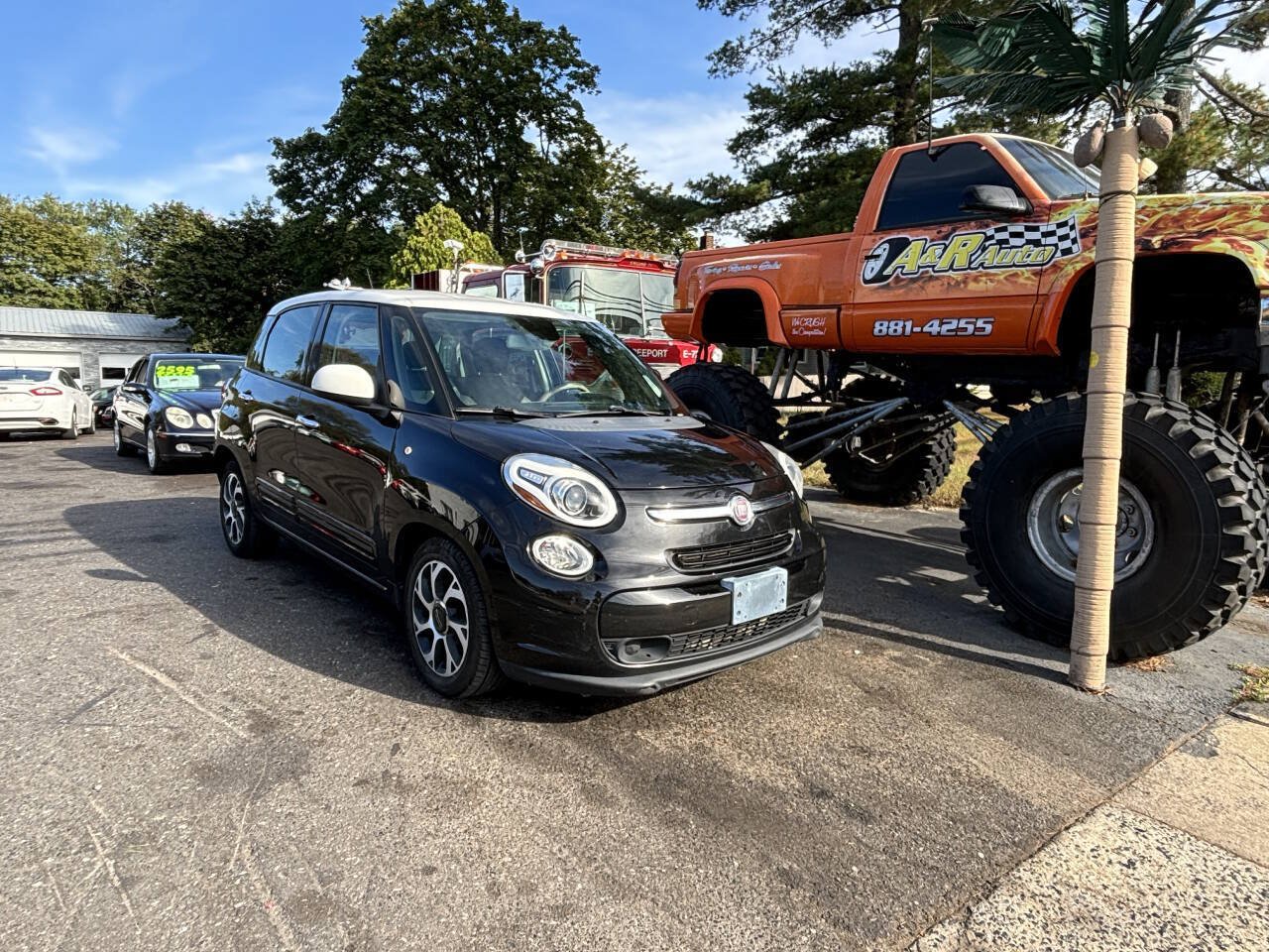 Used 2014 FIAT 500L Easy w/ Popular Equipment Group FWD image 2
