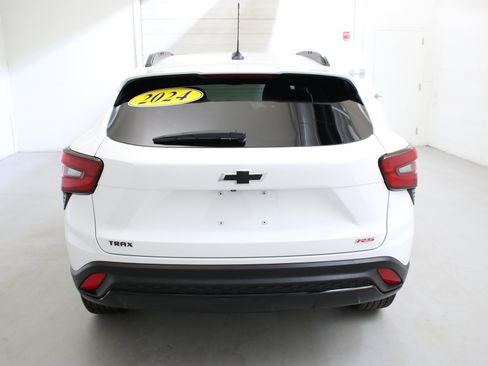 Used 2024 Chevrolet Trax RS w/ Driver Confidence Package FWD image 8
