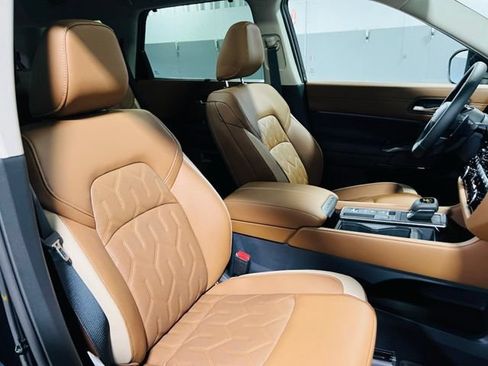 New 2026 Nissan Pathfinder Platinum FWD image 37
