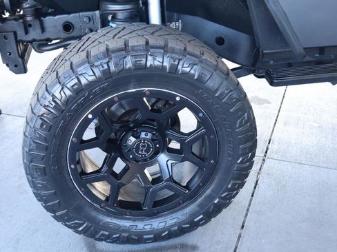 Used 2017 Jeep Wrangler Unlimited Sport w/ Quick Order Package 24S AWD/4WD image 40