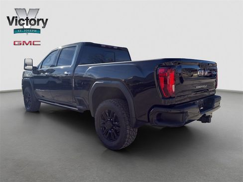 Used 2023 GMC Sierra 3500 Denali w/ Denali Black Diamond Edition image 12