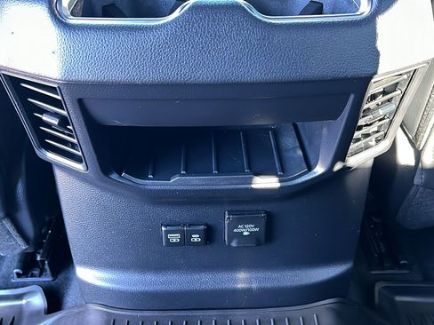 Used 2025 Toyota Tundra Limited AWD/4WD image 15