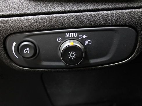 Used 2022 Chevrolet Bolt EUV LT w/ Driver Confidence Package image 33