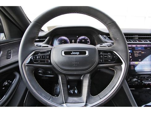 Used 2023 Jeep Grand Cherokee Overland AWD/4WD image 14