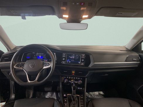 Used 2024 Volkswagen Jetta SE image 16