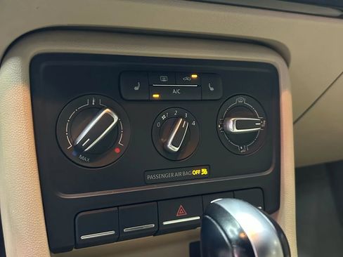 Used 2015 Volkswagen Beetle 1.8T image 23