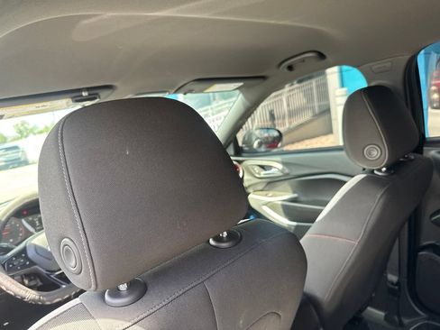 Used 2024 Chevrolet Trax RS FWD image 12