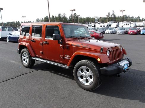 Used 2014 Jeep Wrangler Unlimited Sahara w/ Mopar Chrome Edition Group AWD/4WD image 7