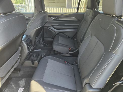 New 2026 Jeep Grand Cherokee L Laredo image 26