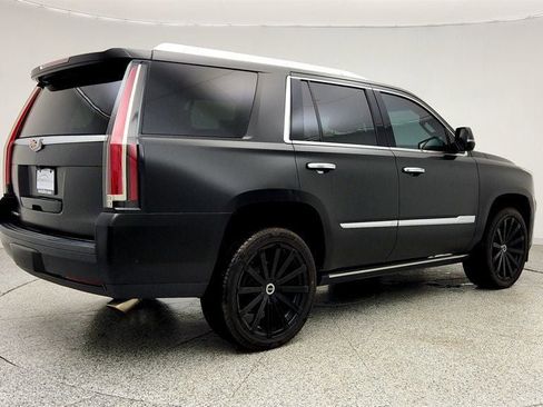 Used 2019 Cadillac Escalade Premium Luxury image 5