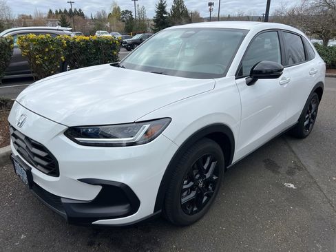 Used 2025 Honda HR-V Sport image 1