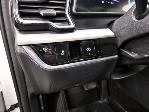 Certified 2025 Kia Sportage X-Line AWD/4WD image 19