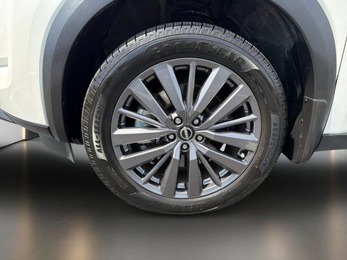Used 2024 Nissan Pathfinder SL w/ SL Premium Package FWD image 10