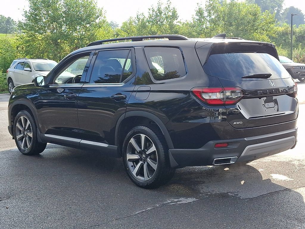 Used 2024 Honda Pilot Touring image 7