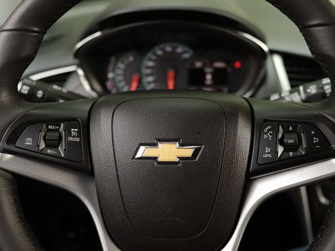 Used 2022 Chevrolet Trax LT w/ Driver Confidence Package FWD image 10