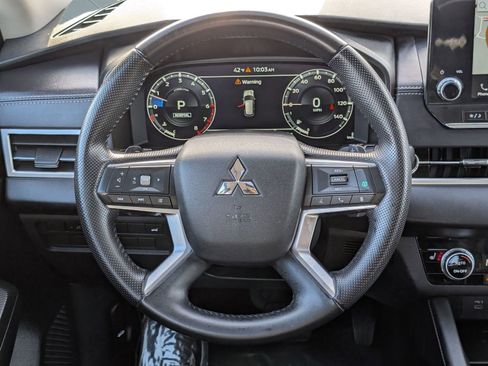 Used 2024 Mitsubishi Outlander SE image 18