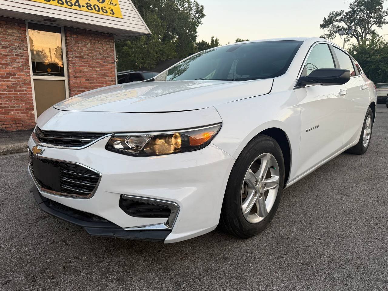 Used 2018 Chevrolet Malibu LS FWD image 3