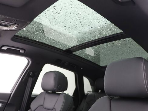 Used 2024 Audi Q5 e Premium Plus w/ Premium Plus Package image 14