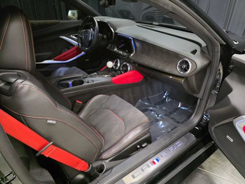 Used 2021 Chevrolet Camaro ZL1 RWD image 40