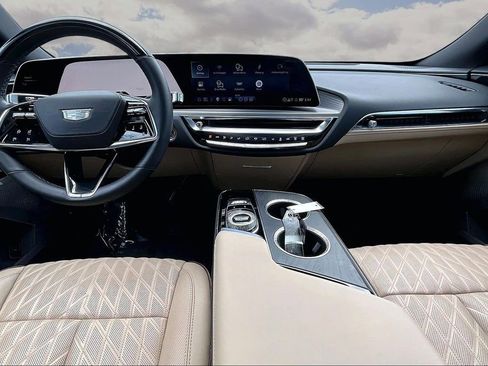 Certified 2024 Cadillac Lyriq Luxury w/ Nappa Leather Package AWD/4WD image 7