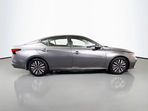Used 2023 Nissan Altima 2.5 SV FWD image 11