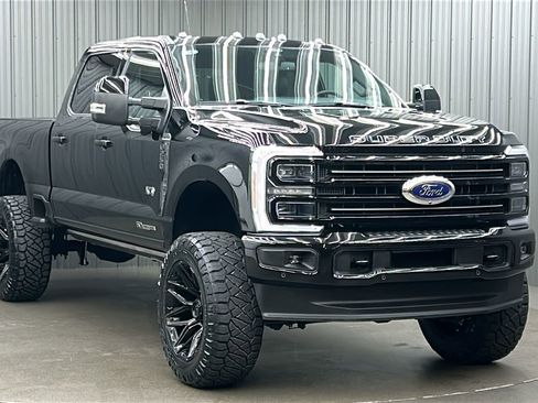 Used 2025 Ford F250 Platinum image 7