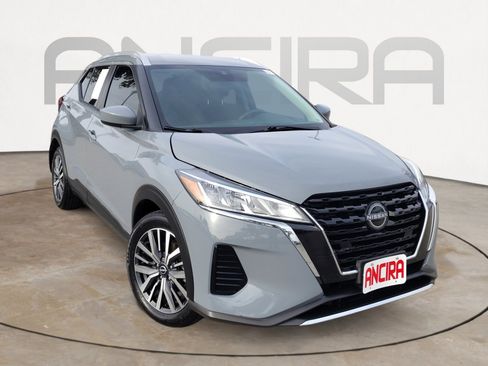 Used 2023 Nissan Kicks SV image 4