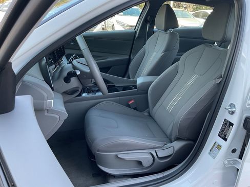 Used 2025 Hyundai Elantra SEL image 14