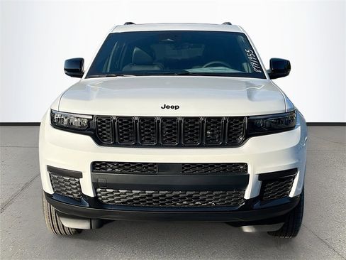New 2025 Jeep Grand Cherokee L Altitude image 2