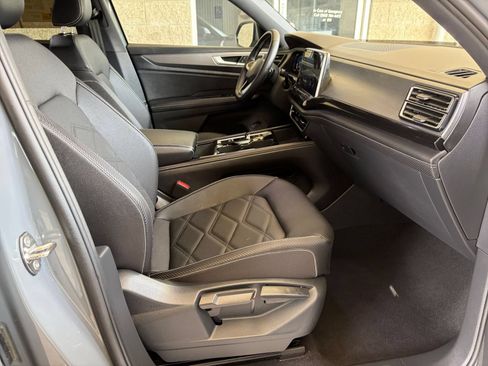 Used 2026 Volkswagen Atlas Cross Sport SE FWD image 33