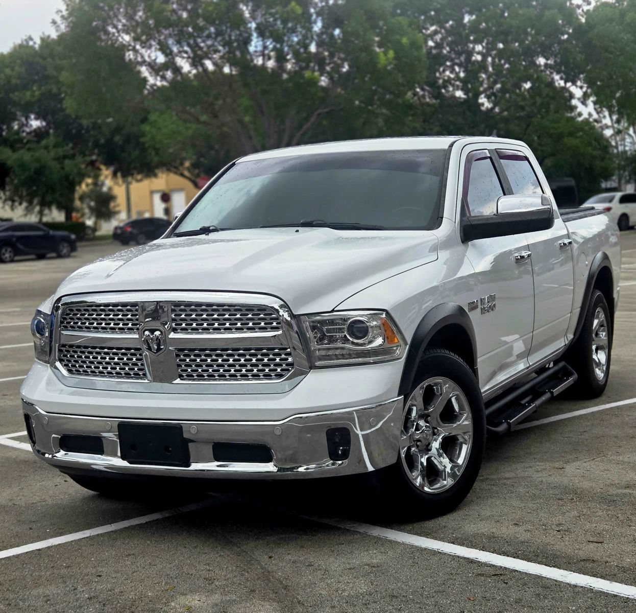 Used 2017 RAM 1500 Laramie w/ Convenience Group AWD/4WD image 3
