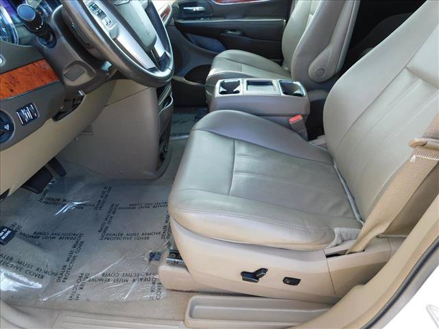 Used 2014 Chrysler Town & Country Touring FWD image 22