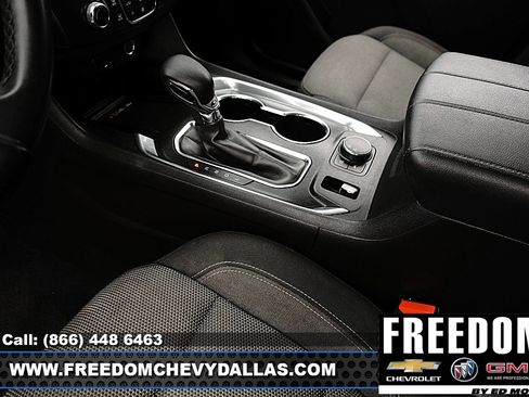 Used 2023 Chevrolet Traverse LT FWD image 30