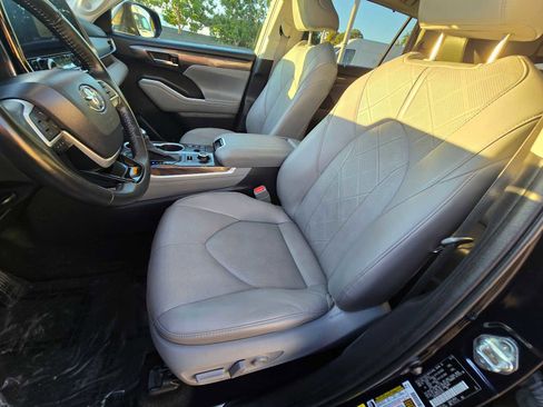 Used 2023 Toyota Highlander Platinum image 25