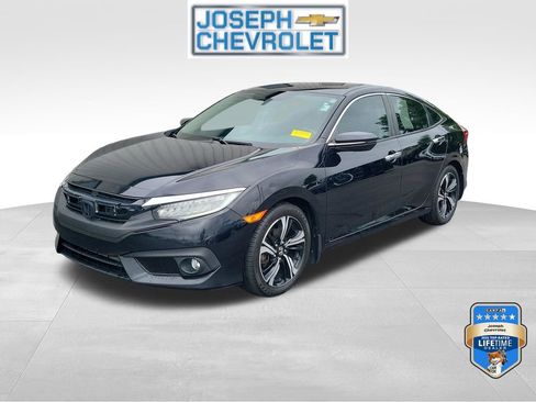 Used 2017 Honda Civic Touring image 2