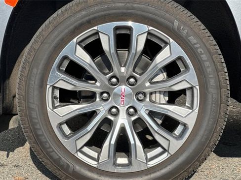 Used 2021 GMC Yukon XL Denali w/ Denali Premium Package image 26