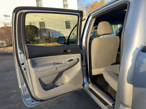 Used 2014 Toyota Tacoma 4x4 Double Cab w/ SR5 Package image 16