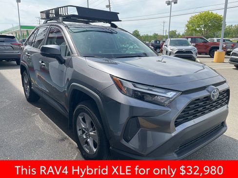 Used 2023 Toyota RAV4 XLE AWD/4WD image 9