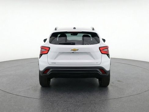 Used 2025 Chevrolet Trax LT image 7
