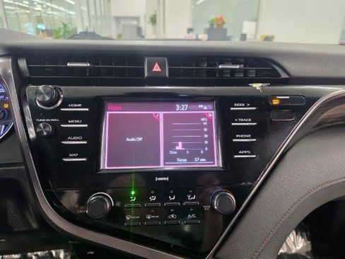 Used 2020 Toyota Camry LE FWD image 23