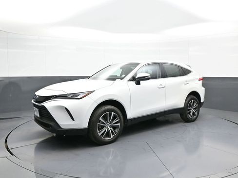 Certified 2024 Toyota Venza LE image 10