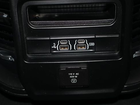 Used 2019 RAM 1500 Laramie AWD/4WD image 38