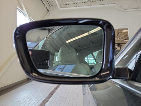 Used 2023 BMW 530i xDrive w/ Convenience Package AWD/4WD image 10