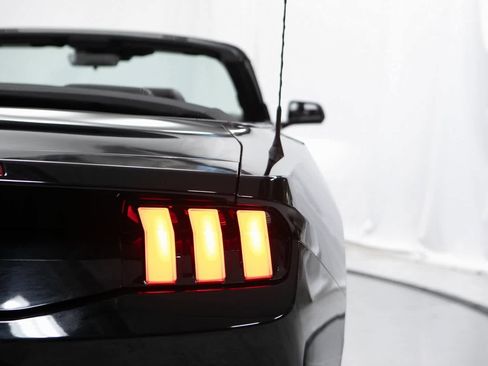 Used 2024 Ford Mustang Convertible image 32