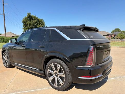 Used 2025 Cadillac Escalade IQ Luxury 2 AWD/4WD image 3